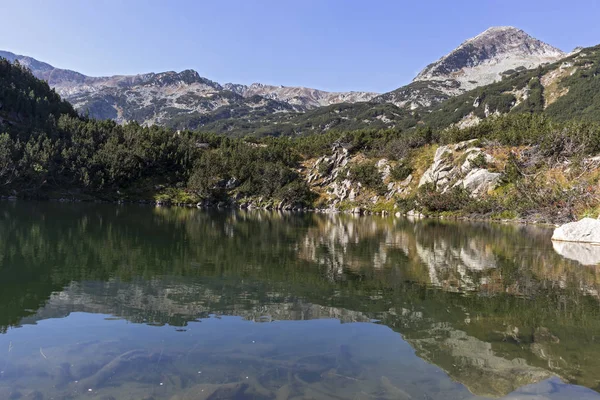 ภูมิทัศน์รอบ ๆ ทะเลสาบ Okoto (ตา) ภูเขา Pirin, บัลแกเรีย — ภาพถ่ายสต็อก
