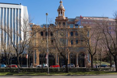 Madrid, İspanya 'daki Paseo de la Castellana Caddesi' ndeki binalar.