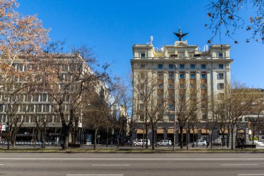Madrid, İspanya 'daki Paseo de la Castellana Caddesi' ndeki binalar.