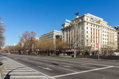 Madrid, İspanya 'daki Paseo de la Castellana Caddesi' ndeki binalar.