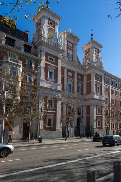 Edifício da Igreja Católica na Cidade de Madrid — Fotografia de Stock