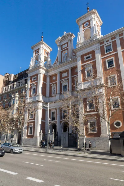 Edifício da Igreja Católica na Cidade de Madrid — Fotografia de Stock