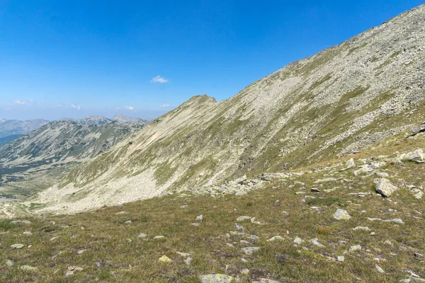 Jejak untuk mendaki puncak Kamenitsa, Pirin Mountain, Bulgaria — Stok Foto