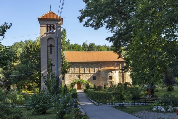 Mosteiro medieval de Zaova perto da aldeia de Veliko Selo, Sérvia — Fotografia de Stock