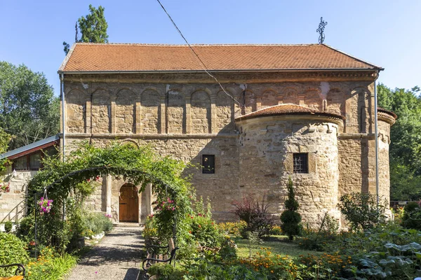 Monasterio medieval de Zaova cerca del pueblo de Veliko Selo, Serbia — Foto de Stock