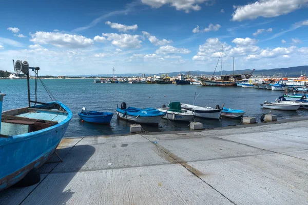 保加利亚内塞巴尔港的小渔船 — 图库照片