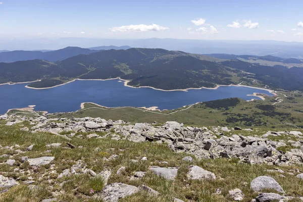 从Belmeken峰到Rila山Belmeken坝的全景 — 图库照片