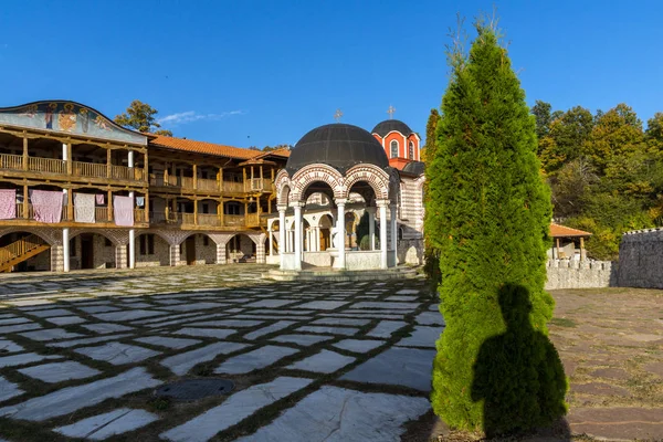 중세의 웅장 한 수도원 인 성 코즈 마 와 불가리아 의 담얀 — 스톡 사진