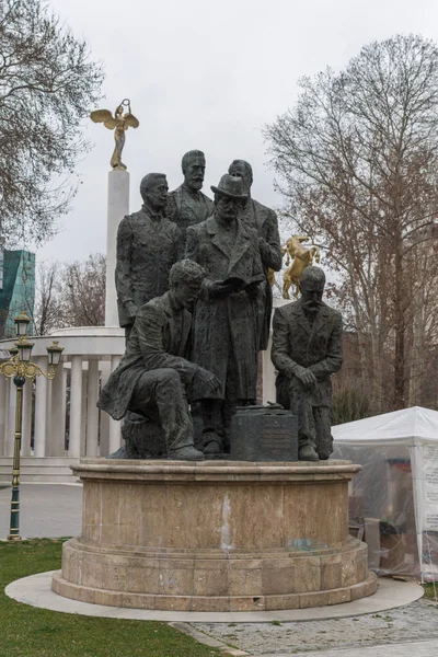 Monumento y Parque en el centro de Skopje — Foto de Stock