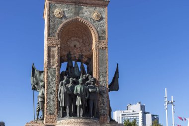 İstanbul 'daki Taksim Meydanı' ndaki Cumhuriyet Anıtı, Türk