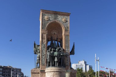 İstanbul 'daki Taksim Meydanı' ndaki Cumhuriyet Anıtı, Türk
