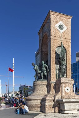 İstanbul 'daki Taksim Meydanı' ndaki Cumhuriyet Anıtı, Türk