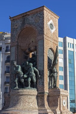 İstanbul 'daki Taksim Meydanı' ndaki Cumhuriyet Anıtı, Türk