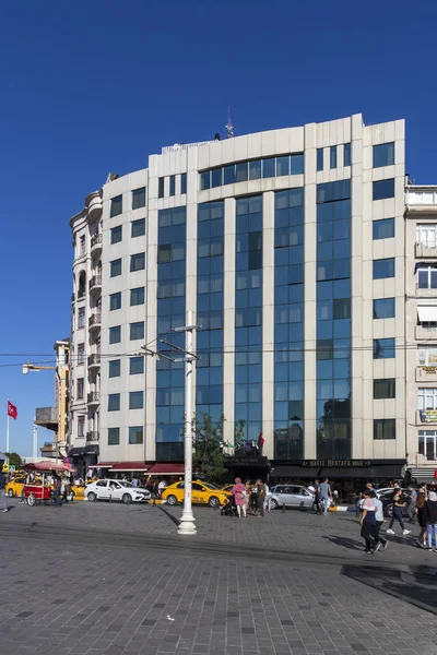 トルコのイスタンブールの中心部にあるTaksim Square — ストック写真