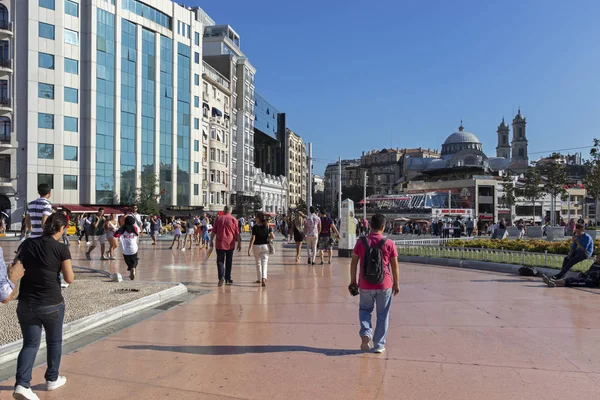 İstanbul 'un merkezinde Taksim Meydanı, Türkiye
