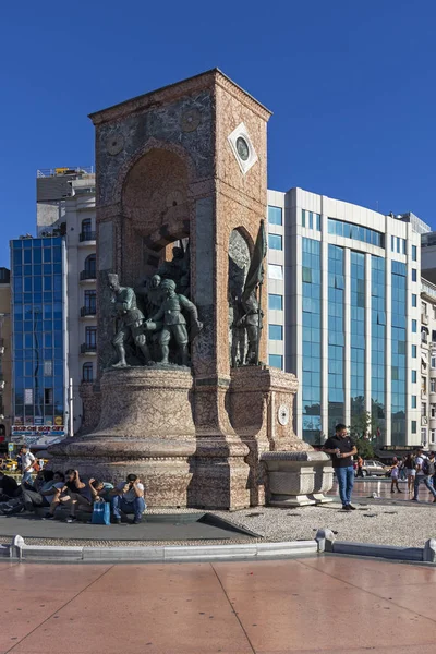 Památník republiky na náměstí Taksim v Istanbulu, Turk — Stock fotografie