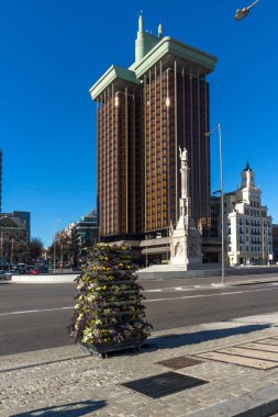 Madrid, İspanya 'daki Columbus ve Columbus kulelerinin anıtı