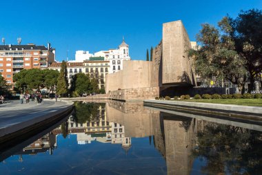 Madrid, İspanya 'daki Jorge Juan ve Santacilia Anıtı