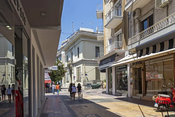 Rue typique et maisons au centre de la ville de Kavala, Greec — Photo