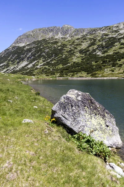 Landskap av fiskesjöarna, Rila berg, Bulgarien — Stockfoto