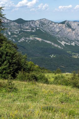 Bulgaristan 'ın Balkan Dağları' ndaki Vratsata geçidi manzarası