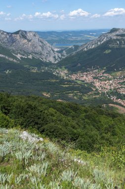 Bulgaristan 'ın Balkan Dağları' ndaki Vratsata geçidi manzarası