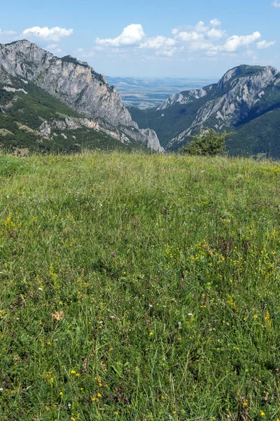 Krajobraz przełęczy Vratsata na Bałkanach, Bułgaria — Zdjęcie stockowe