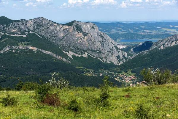 Landschaft des Vratsata-Passes am Balkan, Bulgarien — Stockfoto