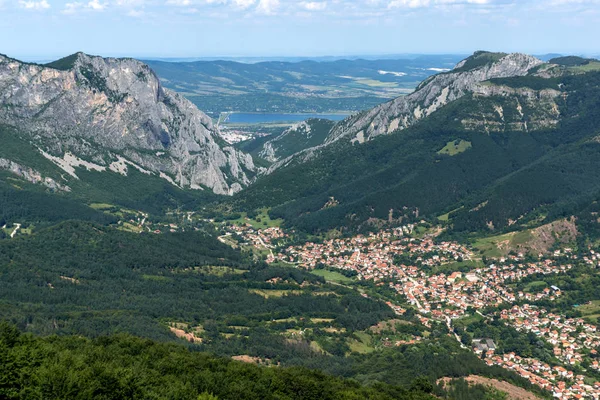 ブルガリア・バルカン山脈におけるブラタータ峠の景観 — ストック写真