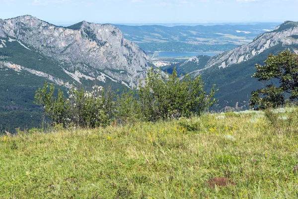 불가리아 발칸 산맥에 있는 브 라트 사 타 고개의 풍경 — 스톡 사진