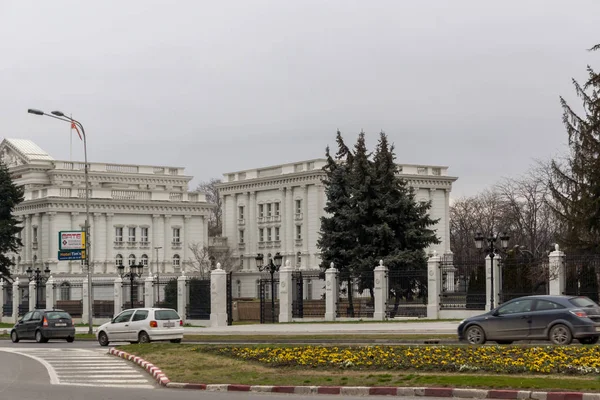 Regierungsgebäude der mazedonischen Regierung in Skopje, Nord-Mazedonien — Stockfoto