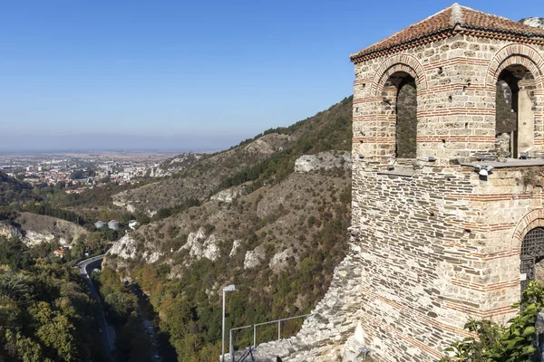 Iglesia en ruinas de la Fortaleza de Asen, Asenovgrad, Bulgaria — Foto de Stock