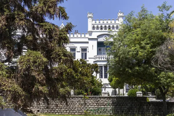Edifício da Câmara Municipal no centro da cidade de Kavala, Grécia — Fotografia de Stock