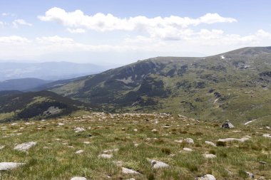 Belmeken Peak yakınlarındaki manzara, Rila dağı, Bulgaristan