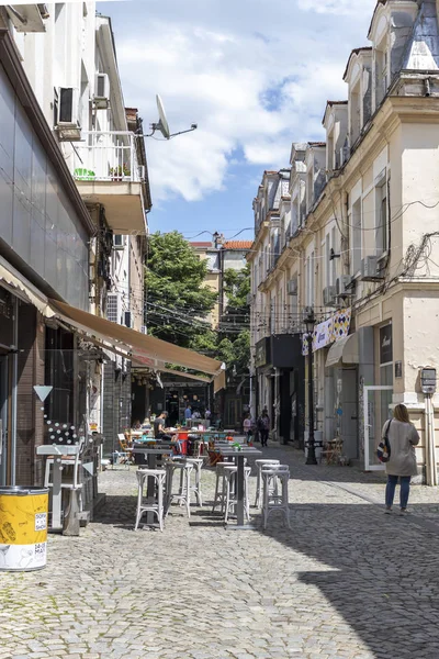 Straat en huizen aan de voetgangersstraat van de stad Plovdiv — Stockfoto