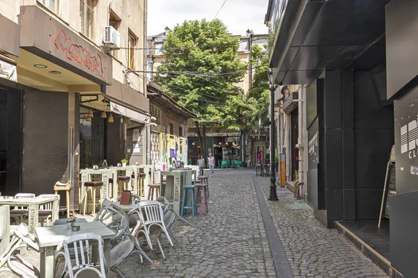 Rue et maisons à la rue piétonne de la ville de Plovdiv — Photo