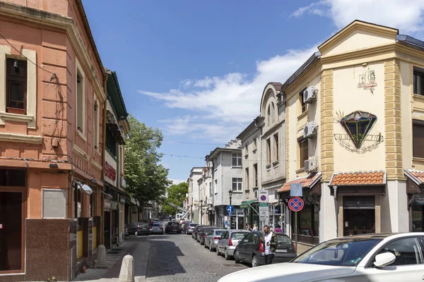 Calle y casas en la calle peatonal de la ciudad de Plovdiv — Foto de Stock