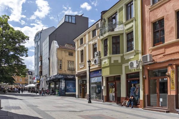 Calle y casas en la calle peatonal de la ciudad de Plovdiv — Foto de Stock