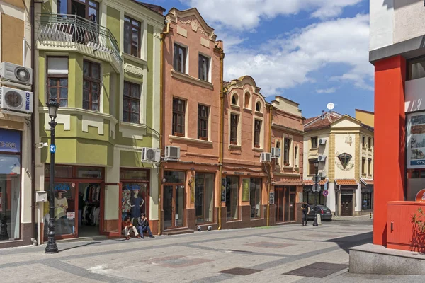 Rua e casas em rua pedonal da cidade de Plovdiv — Fotografia de Stock