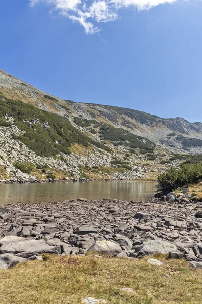 Пейзаж с лягушачьим озером, Гора Пирин, Болгария — стоковое фото