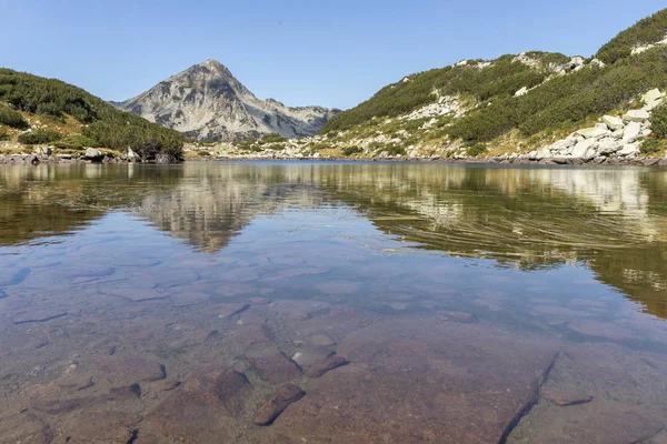 Lago de ranas y pico Muratov, Montaña Pirin, Bulgaria —  Fotos de Stock