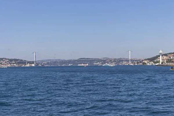 Amazing panorama from Bosporus to city of Istanbul — ストック写真