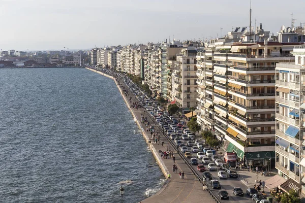 Sonnenuntergang Blick vom weißen Turm auf die Stadt Thessaloniki, Griechenland — Stockfoto