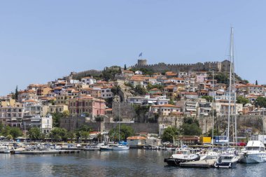 Limanın panoramik manzarası ve Yunanistan 'ın Kavala kenti