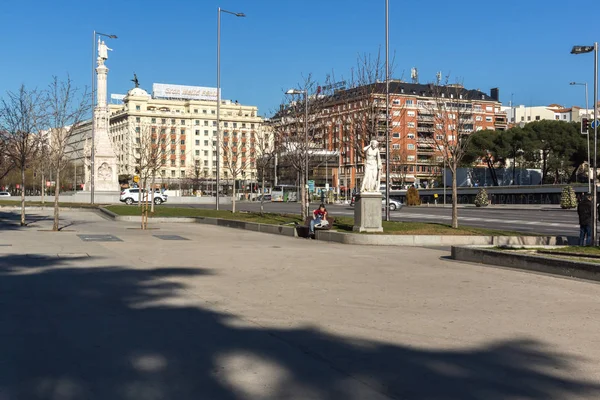 Madrid 'deki Plaza de Colon' daki Columbus Anıtı — Stok fotoğraf