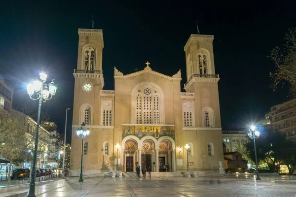 Foto nocturna de Catedral Metropolitana de Atenas, Grecia — Foto de Stock