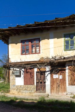 STARO STEFANOVO, BULGARIA - 9 Nisan 2014: Bulgaristan 'ın Lovech bölgesinin tarihi Staro Stefanovo köyündeki tipik evler