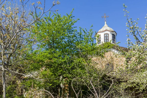 STARO STEFANOVO, BULGARIA - 9 Nisan 2014: Bulgaristan 'ın Lovech bölgesinin tarihi Staro Stefanovo köyündeki tipik evler