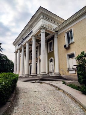 ASENOVGRAD, BULGARIA - 18 Mayıs 2020: Bulgaristan 'ın Filibe Bölgesi, Asenovgrad şehir merkezi