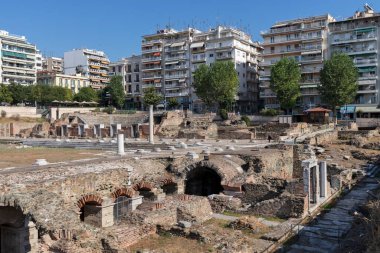 Selanik, Yunanistan - 22 Eylül 2019: Yunanistan 'ın orta kesimindeki Selanik kentinde Roma Forumu kalıntıları